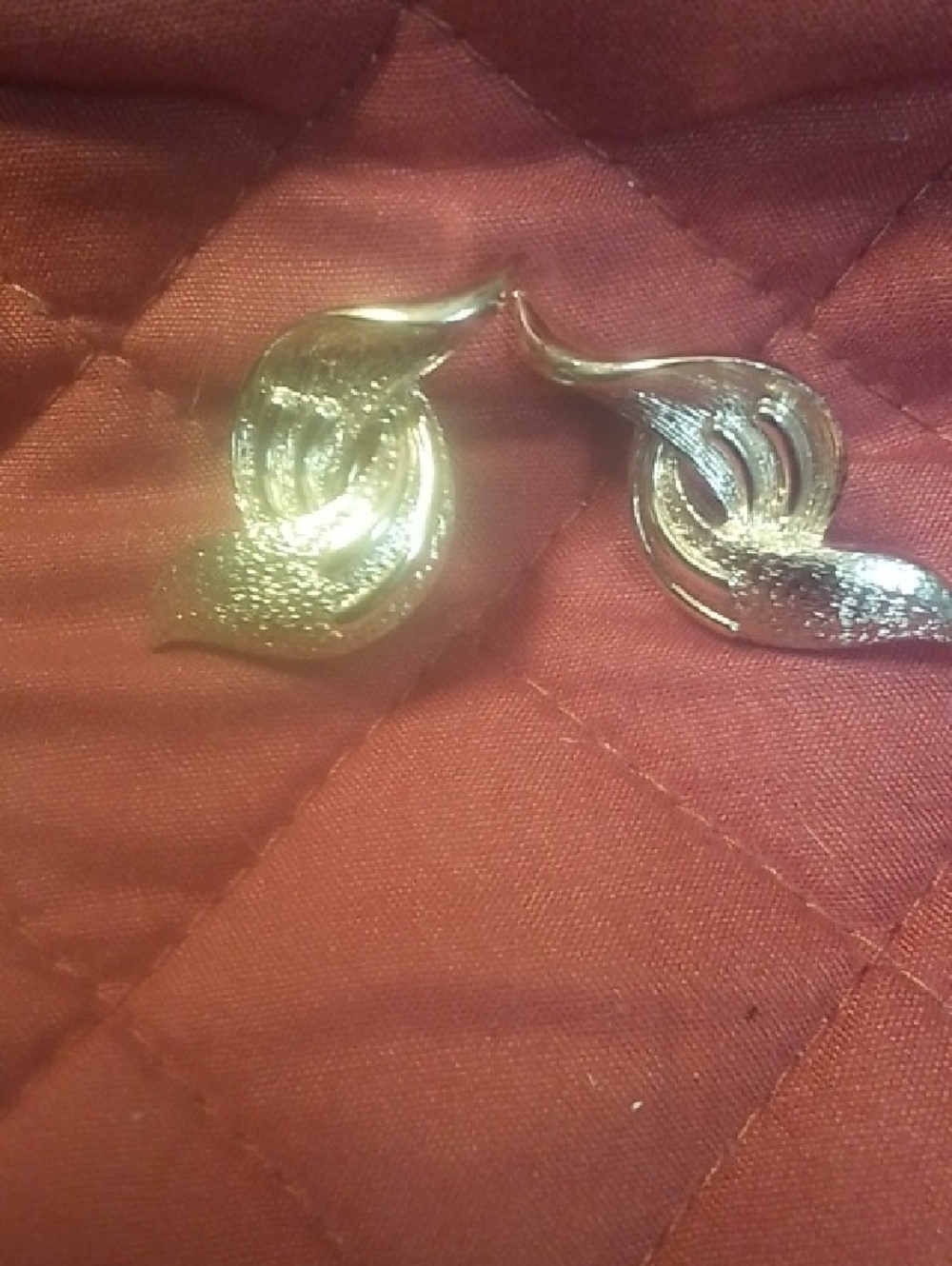 Elegant Gold-Tone Leaf Swirl Clip-On Earrings - Women Jewelry